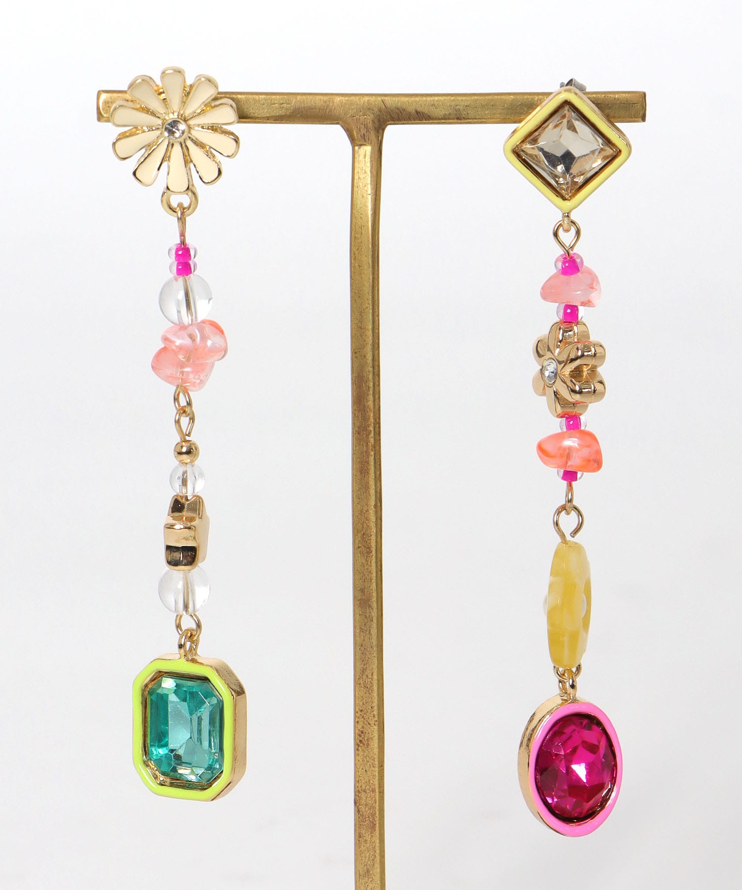 ビジュチャームアシメピアス
